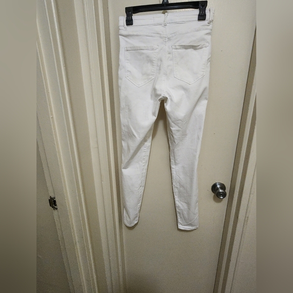 Zara Trafaluc white colored stretch jeans in a size 8 - Picture 3 of 5